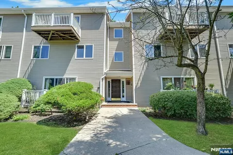 15 Presidential Dr #15, Englewood, NJ 07631