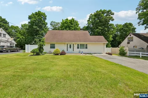 35 Spruce Rd, Pompton Lakes, NJ 07442