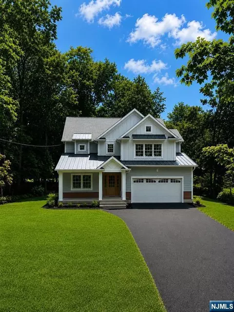 203 Pascack Rd, Park Ridge, NJ 07656