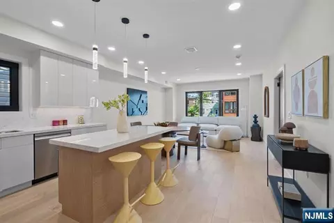 99 Van Horne St #1, Jersey City, NJ 07304