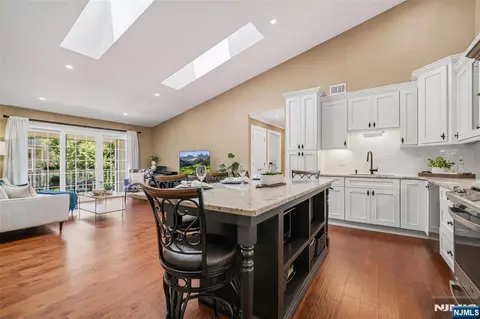 1002 Boxwood Ct, Mahwah, NJ 07430