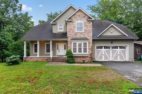 721 Ringwood Ave, Pompton Lakes, NJ 07442