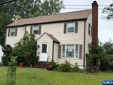 2 Charles St, Livingston, NJ 07039