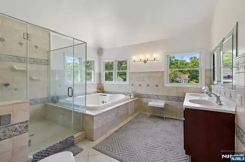Bath - 20 Normandy Rd, Pine Brook, NJ 07058 photo 2 of 5