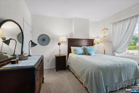 1104 City Pl, Edgewater, NJ 07020