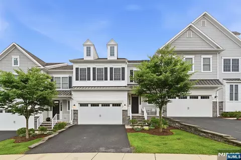 17 Cypress Ln, Cedar Grove, NJ 07009