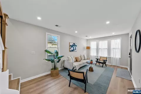 484 Sylvan St, Saddle Brook, NJ 07663