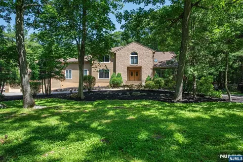 52 Tower Hill Ln, Kinnelon, NJ 07405