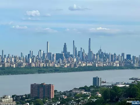 5 Horizon Rd #2209, Fort Lee, NJ 07024