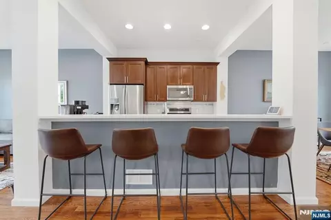 75 Roosevelt Dr, Wood Ridge, NJ 07075