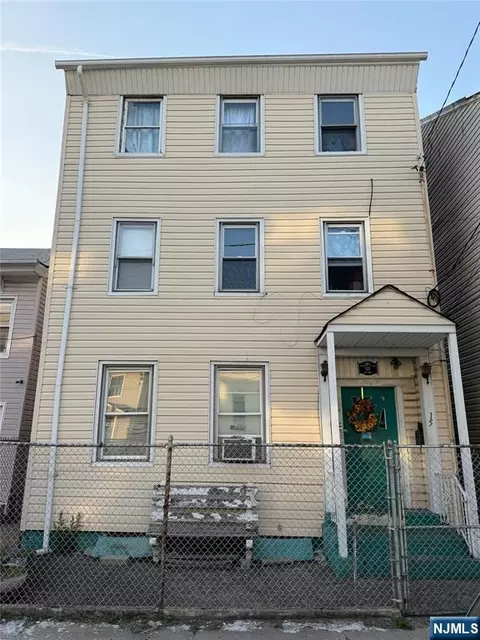 15 Elm St, Paterson, NJ 07501