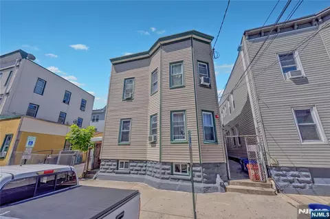 9 Vreeland Ave, Passaic, NJ 07055