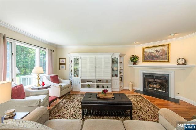 46 Village Dr #103, Montville, NJ 07045