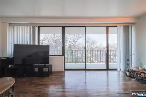 Living - 277 Prospect Ave #4A, Hackensack, NJ 07601 photo 3 of 4