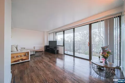 Living - 277 Prospect Ave #4A, Hackensack, NJ 07601 photo 1 of 4