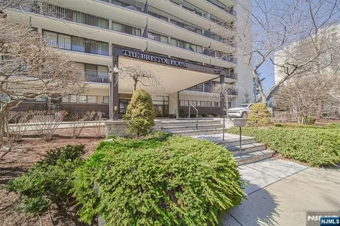 Exterior - 277 Prospect Ave #4A, Hackensack, NJ 07601 photo 4 of 8