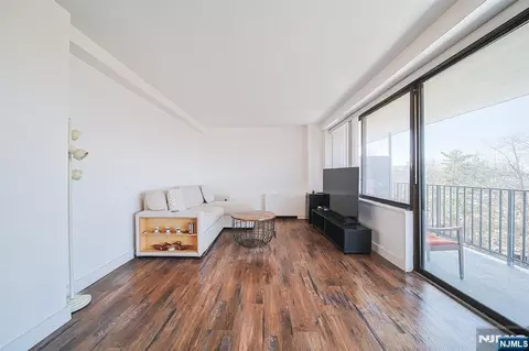 Living - 277 Prospect Ave #4A, Hackensack, NJ 07601 photo 2 of 4