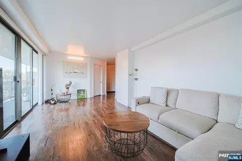 Living - 277 Prospect Ave #4A, Hackensack, NJ 07601 photo 4 of 4