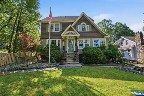 16 Arlington Ave, Caldwell, NJ 07006