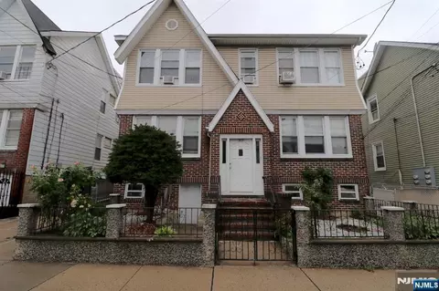 270-272 12th St, Newark, NJ 07107