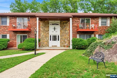 315 Ringwood Ave, Pompton Lakes, NJ 07442