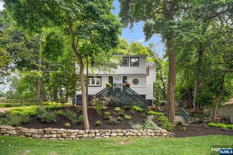 40 W Oak St, Ramsey, NJ 07446