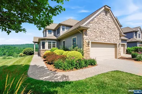 98 Tarrington Rd, Hamburg, NJ 07419