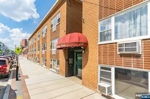 120 32nd St #3P, Union City, NJ 07087
