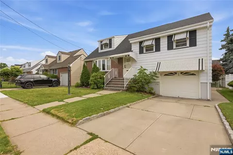 23 Bogle Ct, North Arlington, NJ 07031