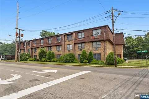 25 Market St #4, Saddle Brook, NJ 07663