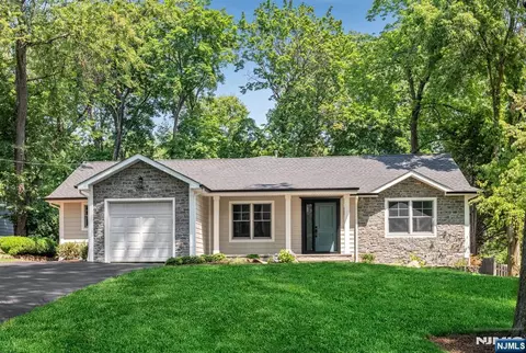 5 Blanchfield Ct, Ho Ho Kus, NJ 07423