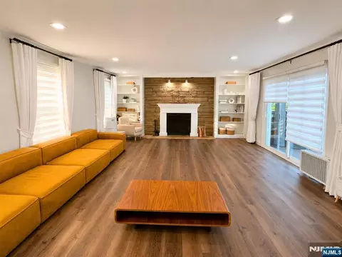 68 Carol Pl, Wayne, NJ 07470 photo 5