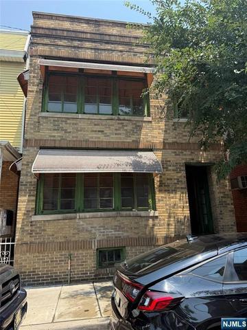 414 40th St, Union City, NJ 07087