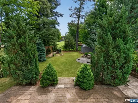 Exterior - 538 Coolidge Pl, Paramus, NJ 07652 photo 5 of 12