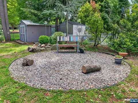 Exterior - 538 Coolidge Pl, Paramus, NJ 07652 photo 9 of 12