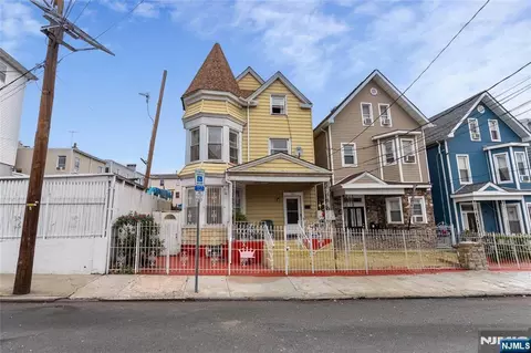 65 Taylor St, Newark, NJ 07104