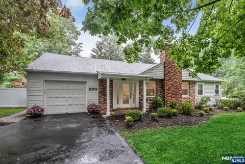 320 Monroe Ave, Wyckoff, NJ 07481