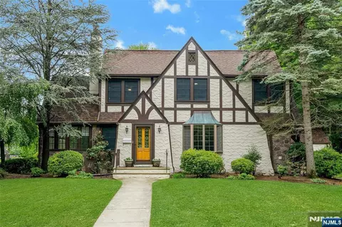 60 Chestnut St, Ramsey, NJ 07446