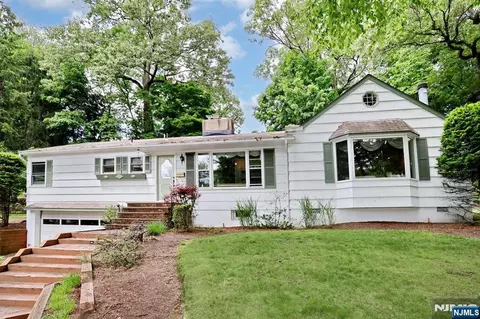 908 N Monroe St, Midland Park, NJ 07432
