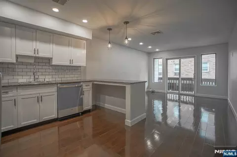 Living - 31 Fairmount Ave #6A, Hackensack, NJ 07601 photo 1 of 3