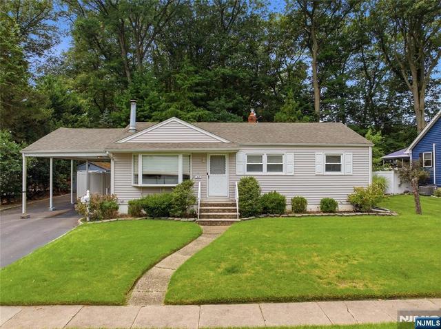 320 Ridgewood Blvd N, Township Of Washington, NJ 07676
