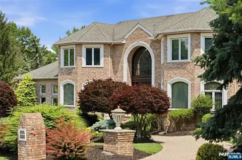1 Wimbledon Ct, Cedar Grove, NJ 07009