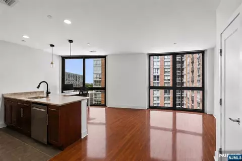 201 Marin Blvd #813, Jersey City, NJ 07302