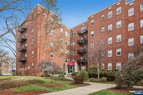 2350 Linwood Ave #4E, Fort Lee, NJ 07024