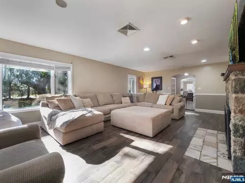 550 Berdan Ave, Wayne, NJ 07470 photo 9