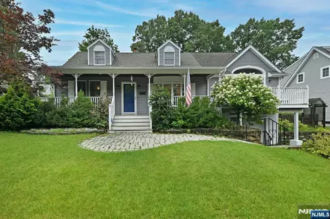 211 Spruce St, Midland Park, NJ 07432