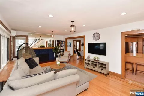 1-20 Cyril Ave, Fair Lawn, NJ 07410