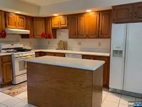 Kitchen - 419 Ratzer Rd, Wayne, NJ 07470 photo 1 of 2