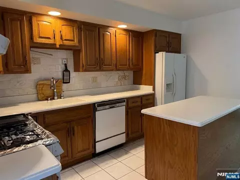Kitchen - 419 Ratzer Rd, Wayne, NJ 07470 photo 2 of 2