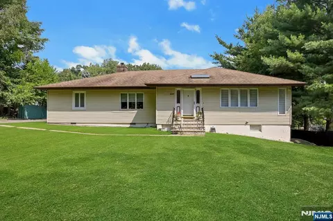 Exterior - 419 Ratzer Rd, Wayne, NJ 07470 photo 3 of 6
